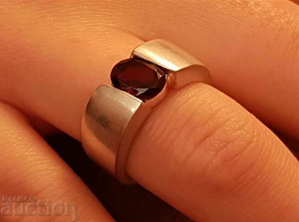 Stylish silver ring with garnet England satin silver Stylish silver ring with garnet England satin silver