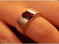 Κομψό ασημένιο δαχτυλίδι με γρανάτη Ασημί σατέν Αγγλίας