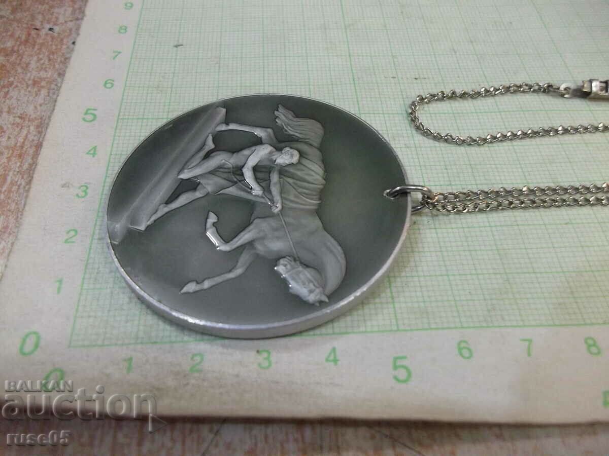 Auction Locket with chain imitation jewelry - 22 g. Auction Locket with chain imitation jewelry - 22 g.