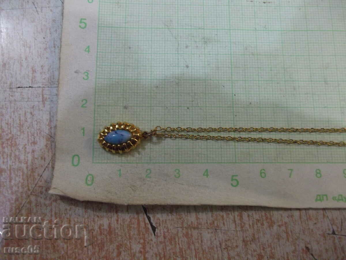 Колие с висулка с камък имитационна бижутерия с цена 5.00 лв. | € 2.56 Колие с висулка с камък имитационна бижутерия с цена 5.00 лв. | € 2.56