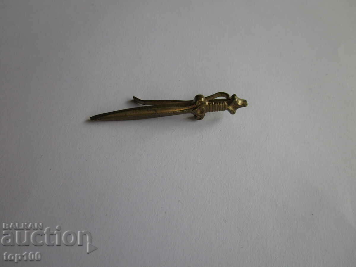 Delivery of OLD TIE NEEDLE IN THE SHAPE OF A BZC SWORD !!!