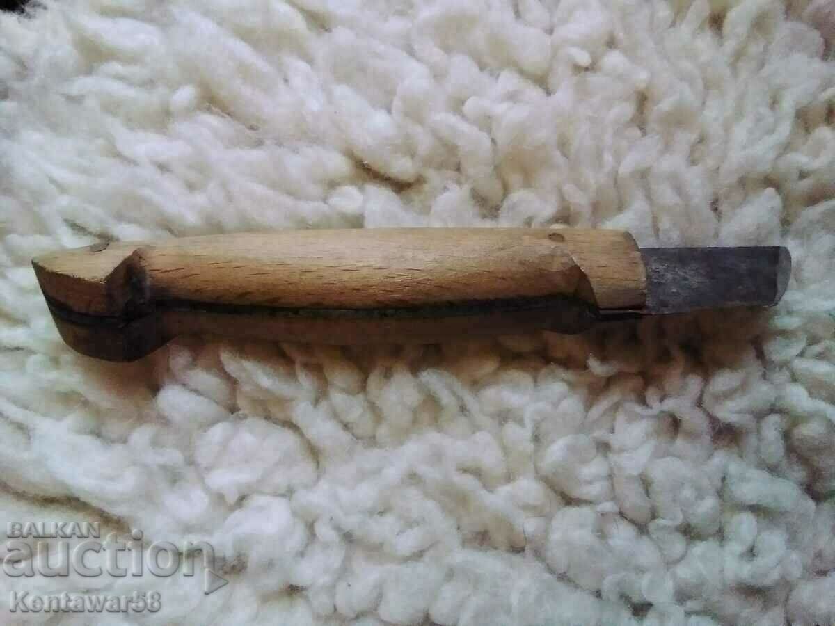 Cutter, knife. with price 3.00 BGN | € 1.53 Cutter, knife. with price 3.00 BGN | € 1.53