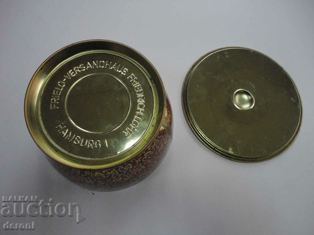 Παράδοση Ένα υπέροχο τσίγκινο κουτί Παράδοση Ένα υπέροχο τσίγκινο κουτί