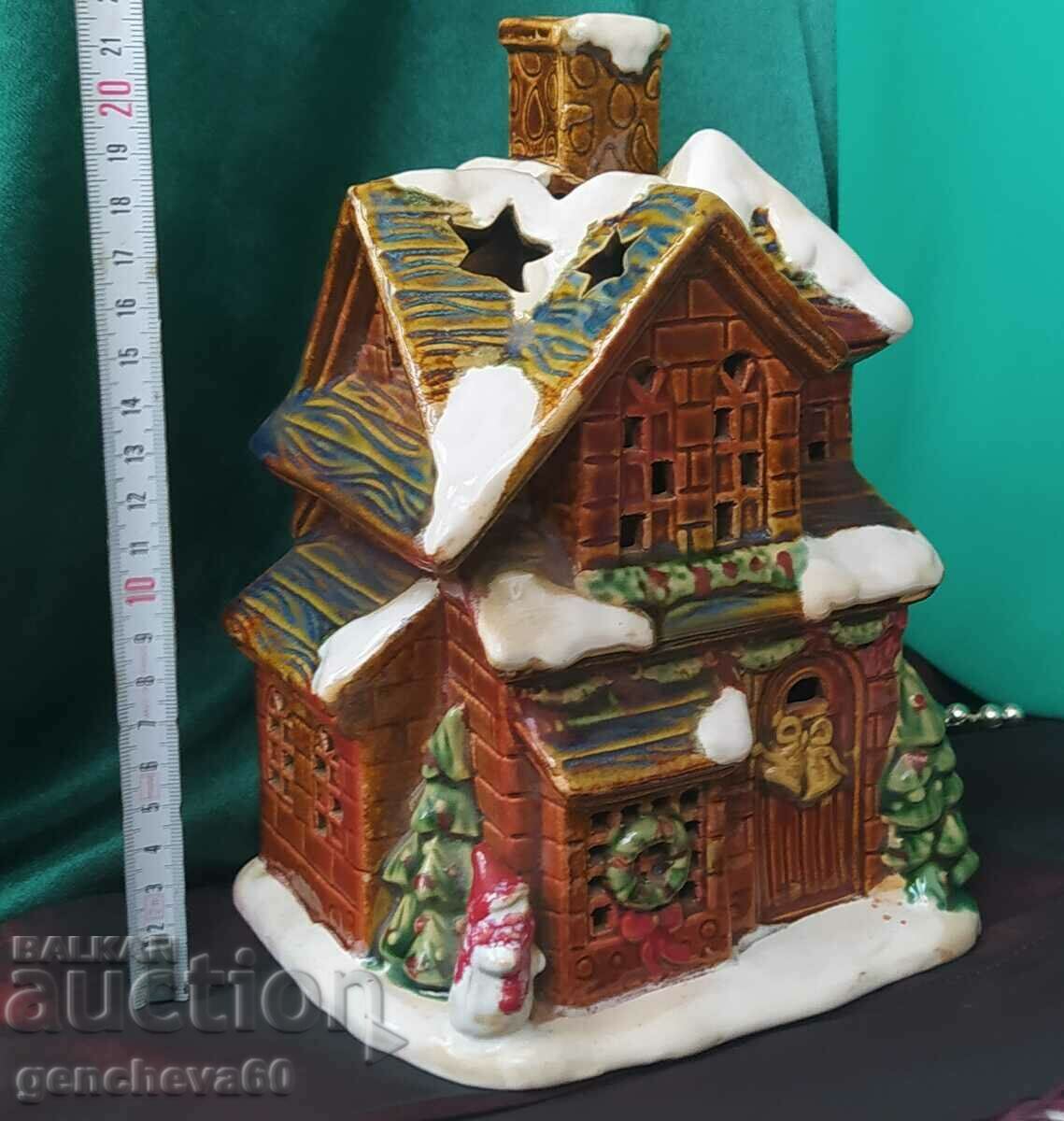 Veche casă/decor din ceramică de Crăciun