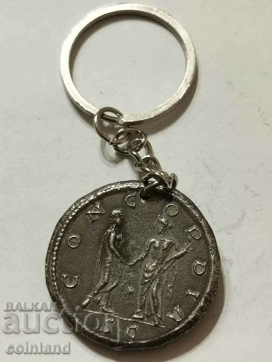 Breloc Monede Romane - REPRODUCERE REPLICA cu preț 12.00 BGN | € 6.14