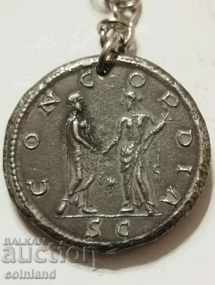 Licitație Breloc Monede Romane - REPRODUCERE REPLICA
