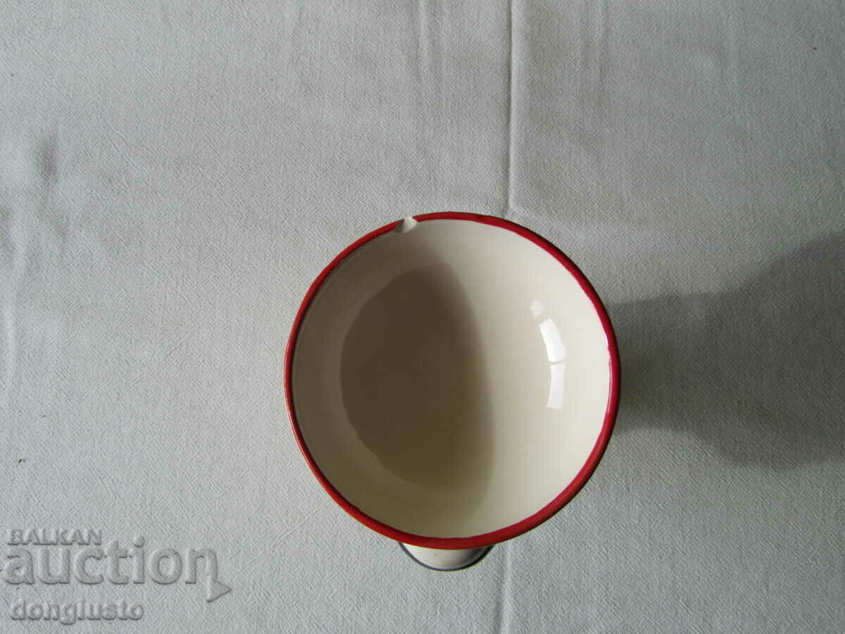 Auction Porcelain cup from Dubai Auction Porcelain cup from Dubai