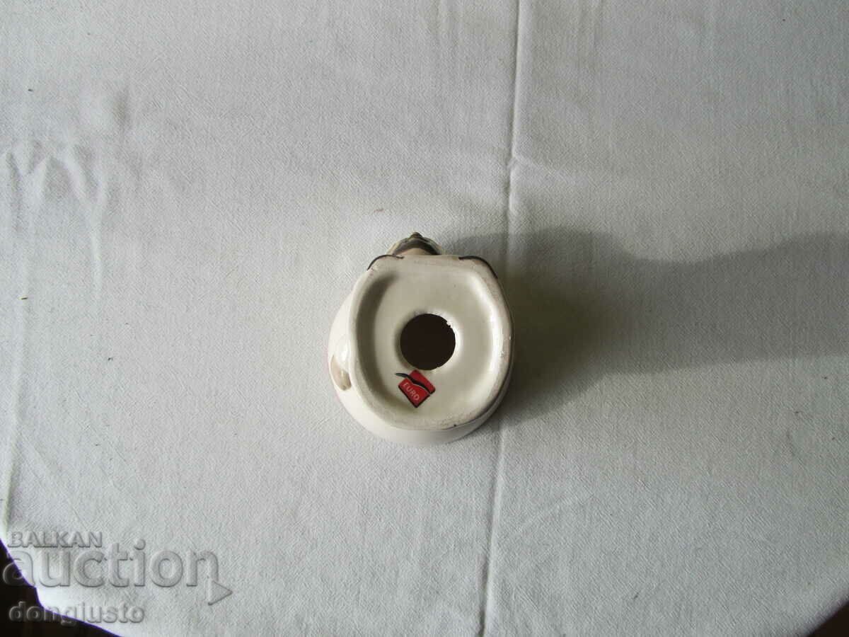 Delivery of Porcelain cup from Dubai Delivery of Porcelain cup from Dubai