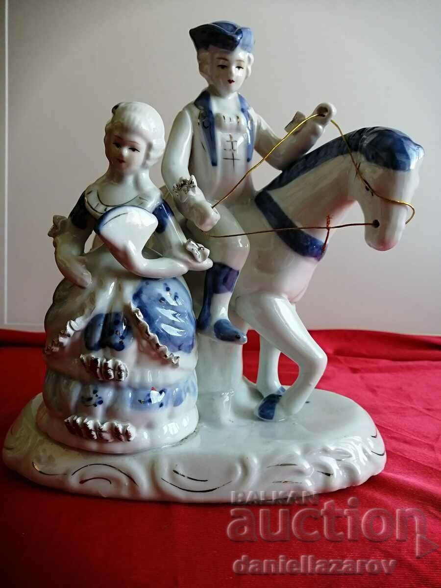 Παλιό γαλλικό αγαλματίδιο από πορσελάνη, ζευγάρι με άλογο