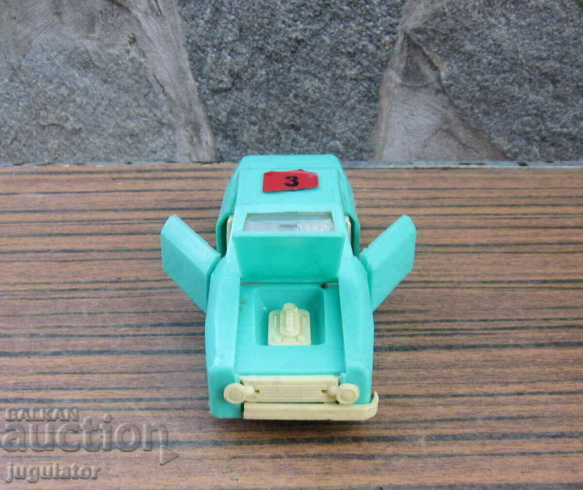 παλιό βουλγαρικό πλαστικό καροτσάκι παιχνιδιών από τη σόκα με τιμή 60.00 BGN | € 30.68 παλιό βουλγαρικό πλαστικό καροτσάκι παιχνιδιών από τη σόκα με τιμή 60.00 BGN | € 30.68