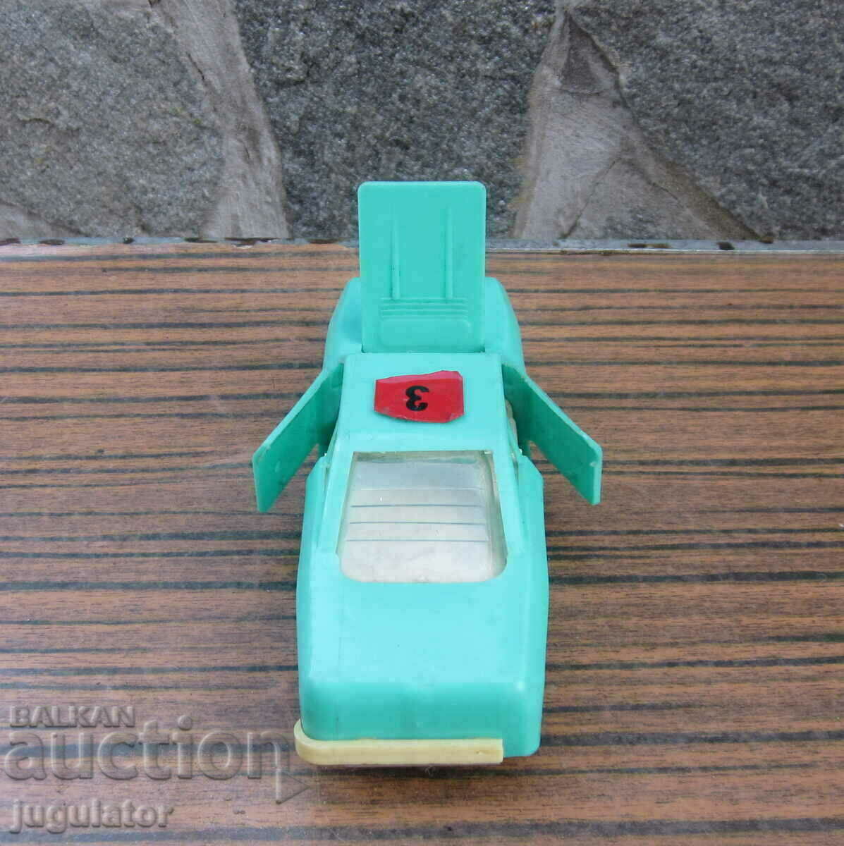 Δημοπρασία παλιό βουλγαρικό πλαστικό καροτσάκι παιχνιδιών από τη σόκα Δημοπρασία παλιό βουλγαρικό πλαστικό καροτσάκι παιχνιδιών από τη σόκα