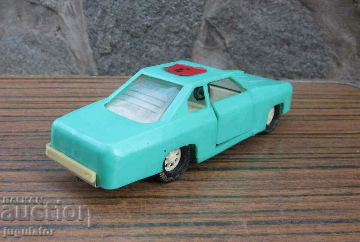 παλιό βουλγαρικό πλαστικό καροτσάκι παιχνιδιών από τη σόκα - 5 παλιό βουλγαρικό πλαστικό καροτσάκι παιχνιδιών από τη σόκα - 5