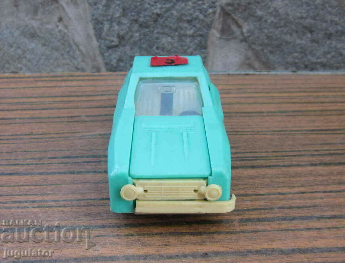 παλιό βουλγαρικό πλαστικό καροτσάκι παιχνιδιών από τη σόκα - 6 παλιό βουλγαρικό πλαστικό καροτσάκι παιχνιδιών από τη σόκα - 6