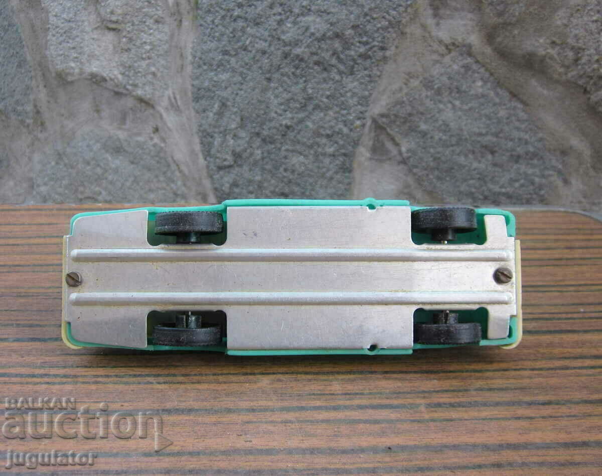 παλιό βουλγαρικό πλαστικό καροτσάκι παιχνιδιών από τη σόκα - 7 παλιό βουλγαρικό πλαστικό καροτσάκι παιχνιδιών από τη σόκα - 7