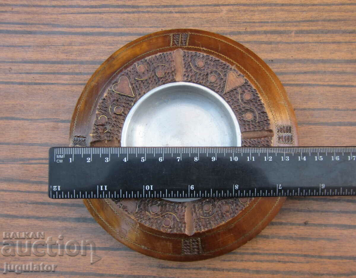 Auction old Bulgarian folklore ashtray with wood carving Auction old Bulgarian folklore ashtray with wood carving