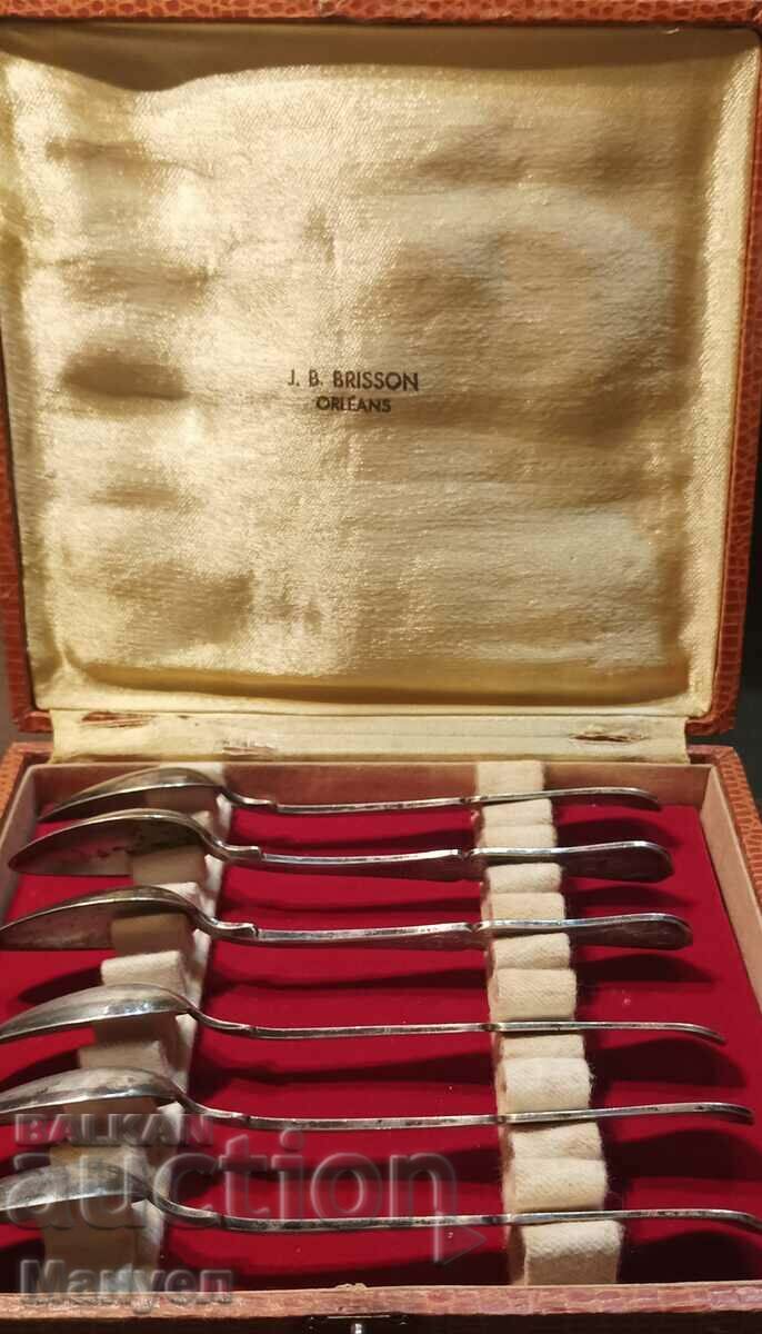 I am selling a set of old silver dessert utensils. with price 650.00 BGN | € 332.34
