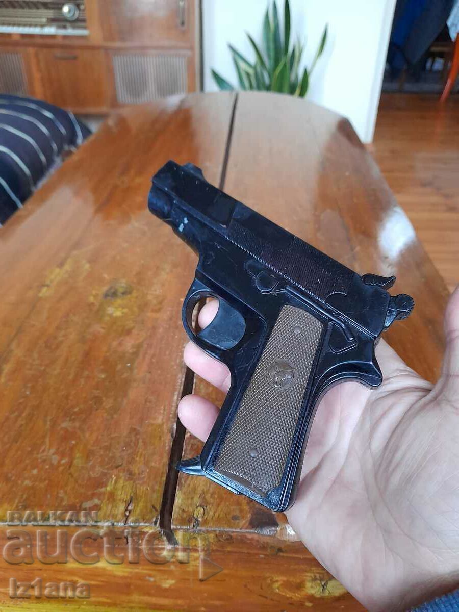 An old children's gun with price 18.00 BGN | € 9.20 An old children's gun with price 18.00 BGN | € 9.20