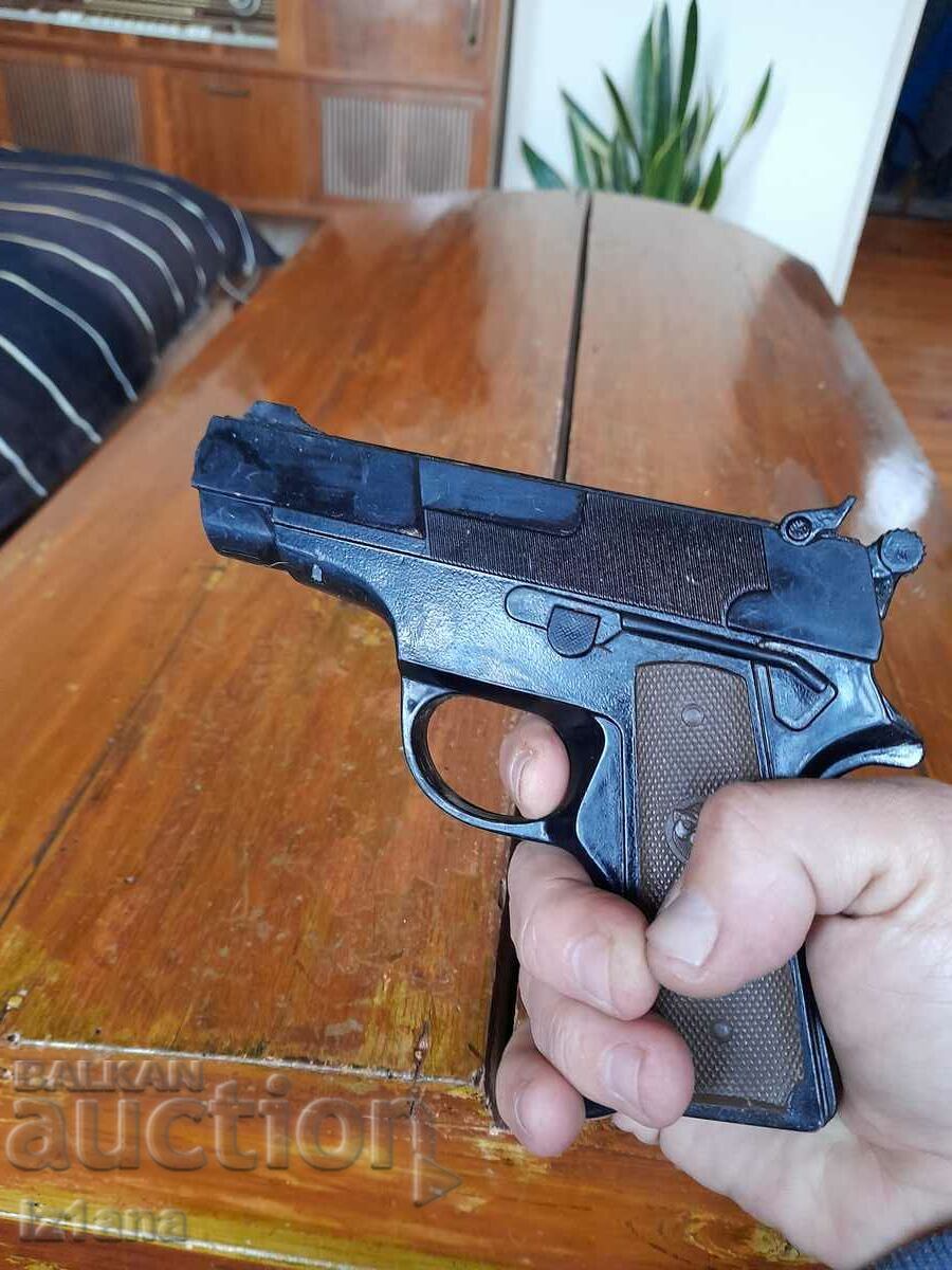 An old children's gun - 5 An old children's gun - 5