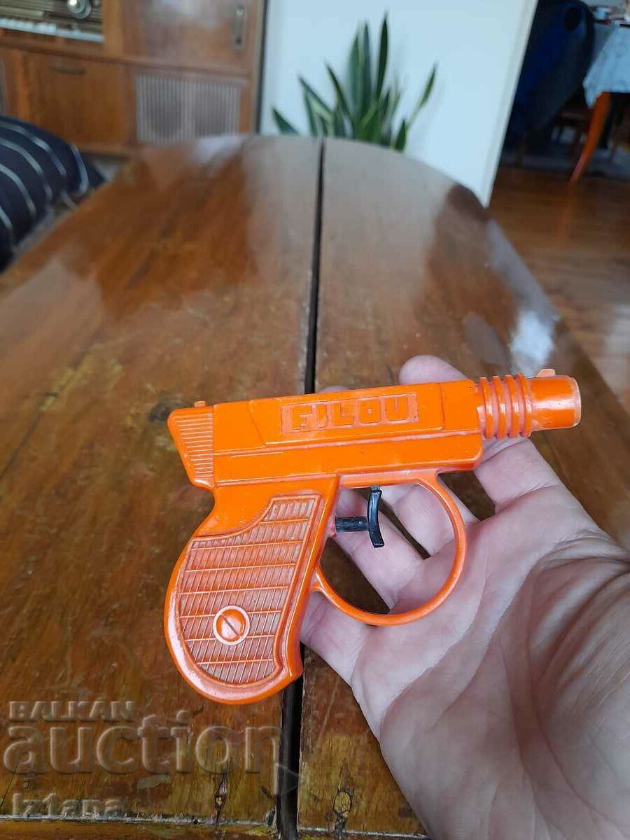 Παράδοση Παλιό πιστόλι νερού, παιχνίδι