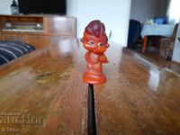 Trotuță cu figurine vechi