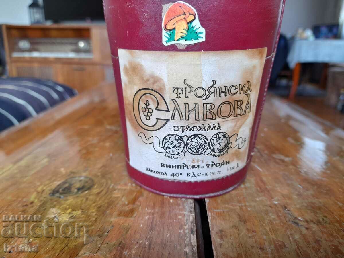 Παλιά θήκη, μπουκάλι Troyanska slivova με τιμή 33.00 BGN | € 16.87 Παλιά θήκη, μπουκάλι Troyanska slivova με τιμή 33.00 BGN | € 16.87