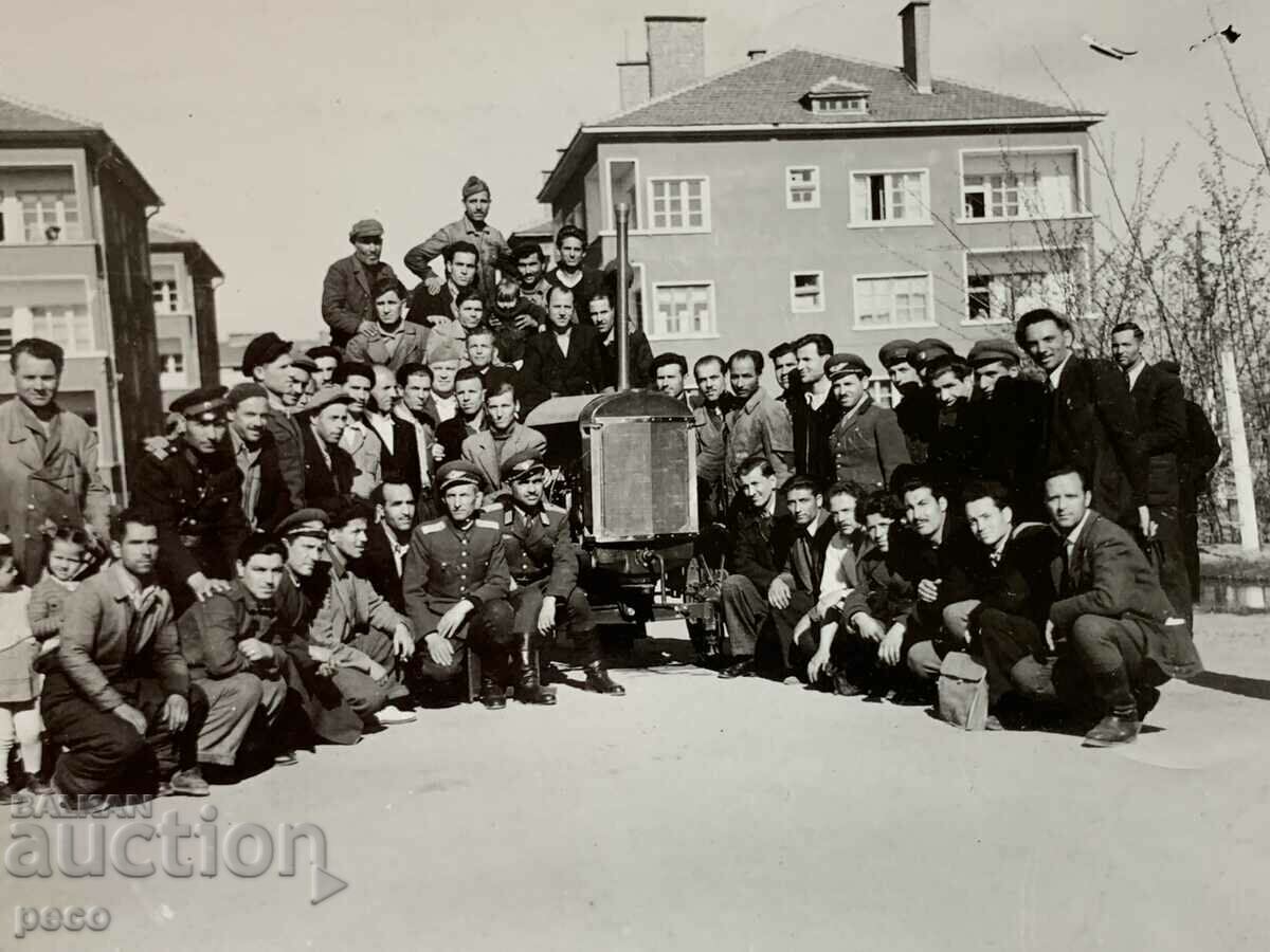 Το πρώτο βουλγαρικό τρακτέρ 28.04.1949, Κάρλοβο με τιμή 60.00 BGN | € 30.68 Το πρώτο βουλγαρικό τρακτέρ 28.04.1949, Κάρλοβο με τιμή 60.00 BGN | € 30.68