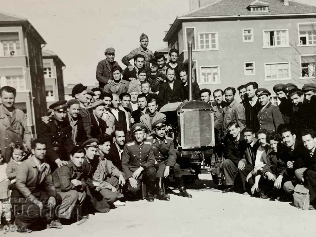 Δημοπρασία Το πρώτο βουλγαρικό τρακτέρ 28.04.1949, Κάρλοβο Δημοπρασία Το πρώτο βουλγαρικό τρακτέρ 28.04.1949, Κάρλοβο