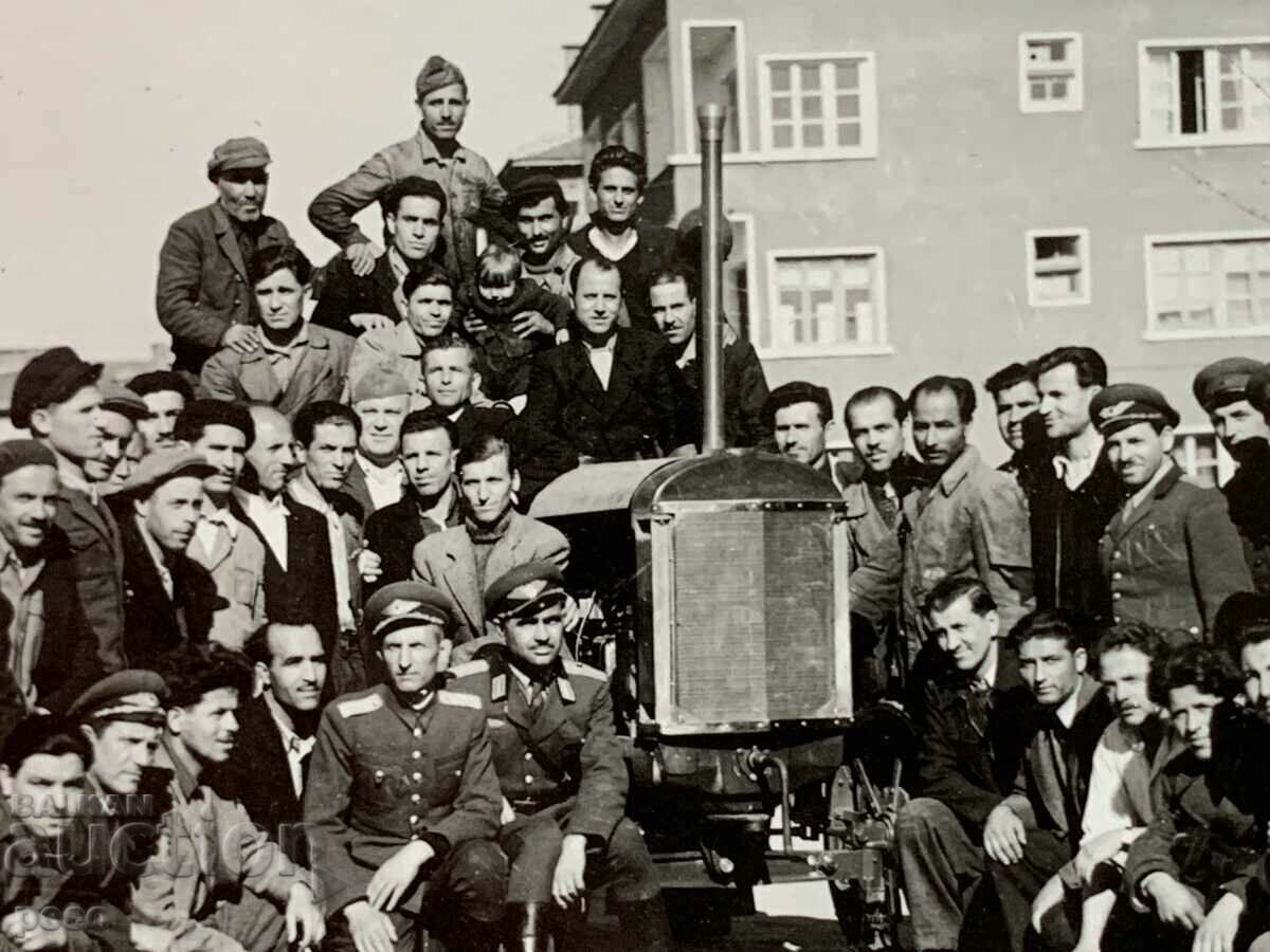 Παράδοση Το πρώτο βουλγαρικό τρακτέρ 28.04.1949, Κάρλοβο Παράδοση Το πρώτο βουλγαρικό τρακτέρ 28.04.1949, Κάρλοβο