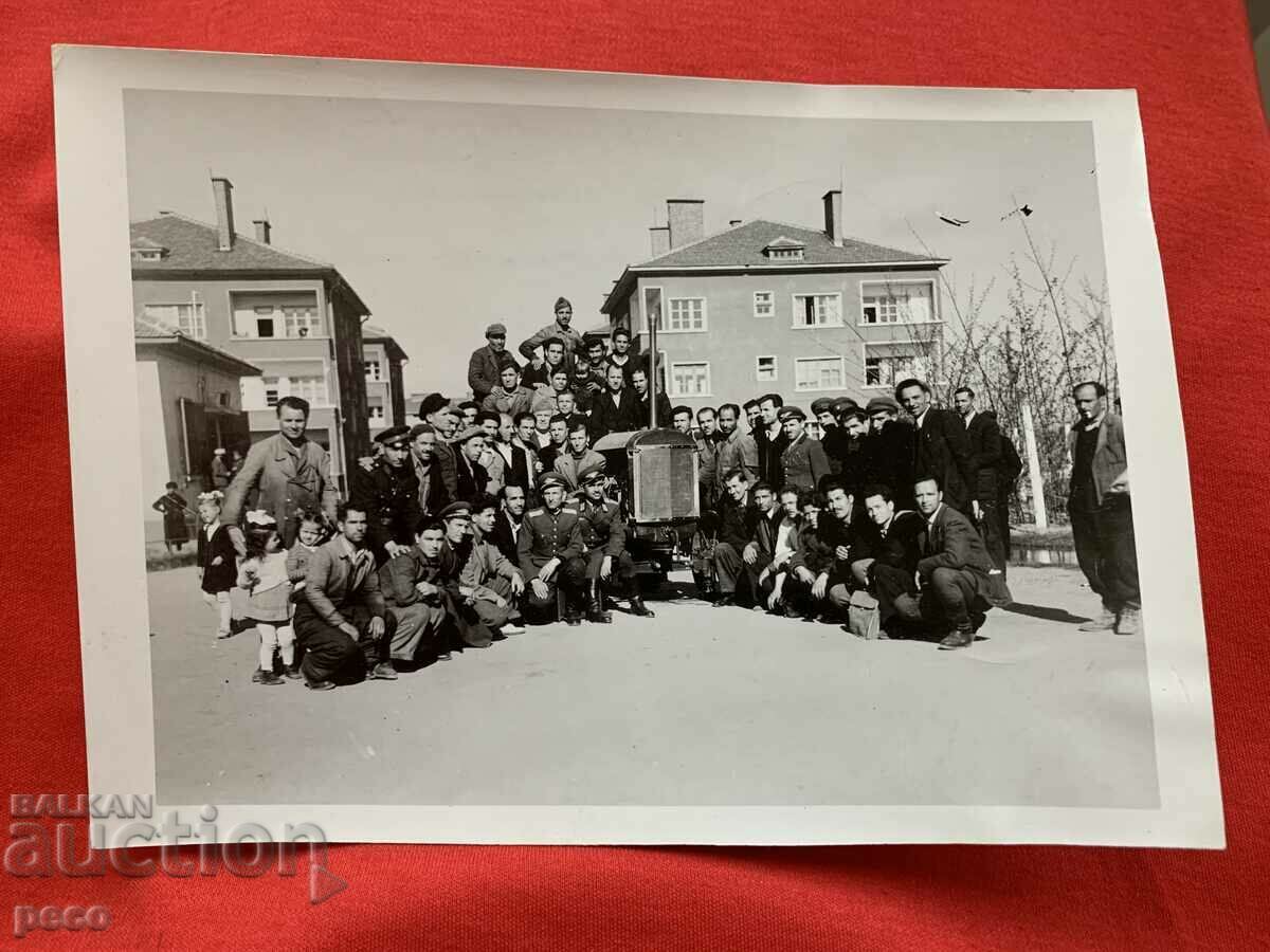 Το πρώτο βουλγαρικό τρακτέρ 28.04.1949, Κάρλοβο