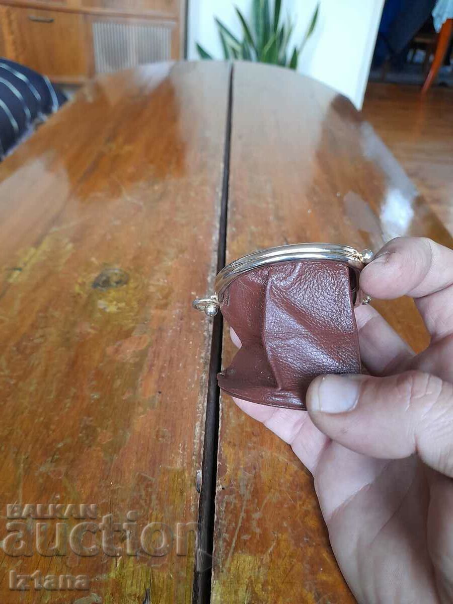 Livrarea Poșeta bătrânei Livrarea Poșeta bătrânei