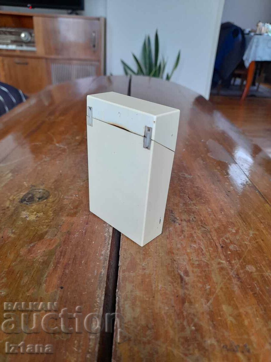 An old Marlboro lighter with price 45.00 BGN | € 23.01 An old Marlboro lighter with price 45.00 BGN | € 23.01