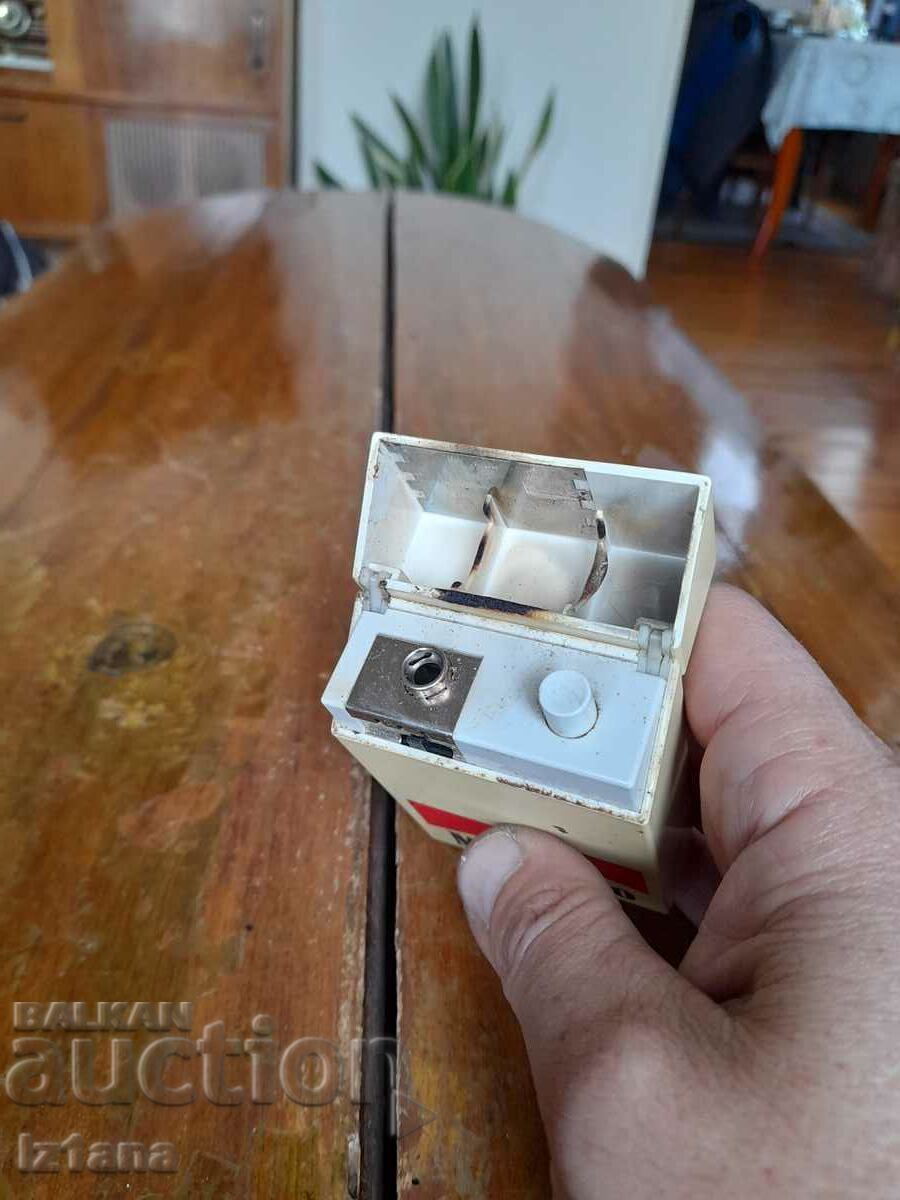 Auction An old Marlboro lighter Auction An old Marlboro lighter