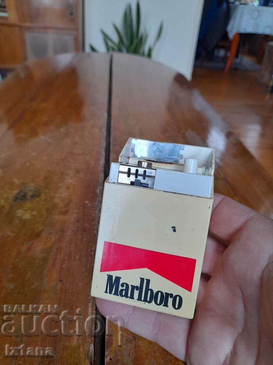 Delivery of An old Marlboro lighter Delivery of An old Marlboro lighter