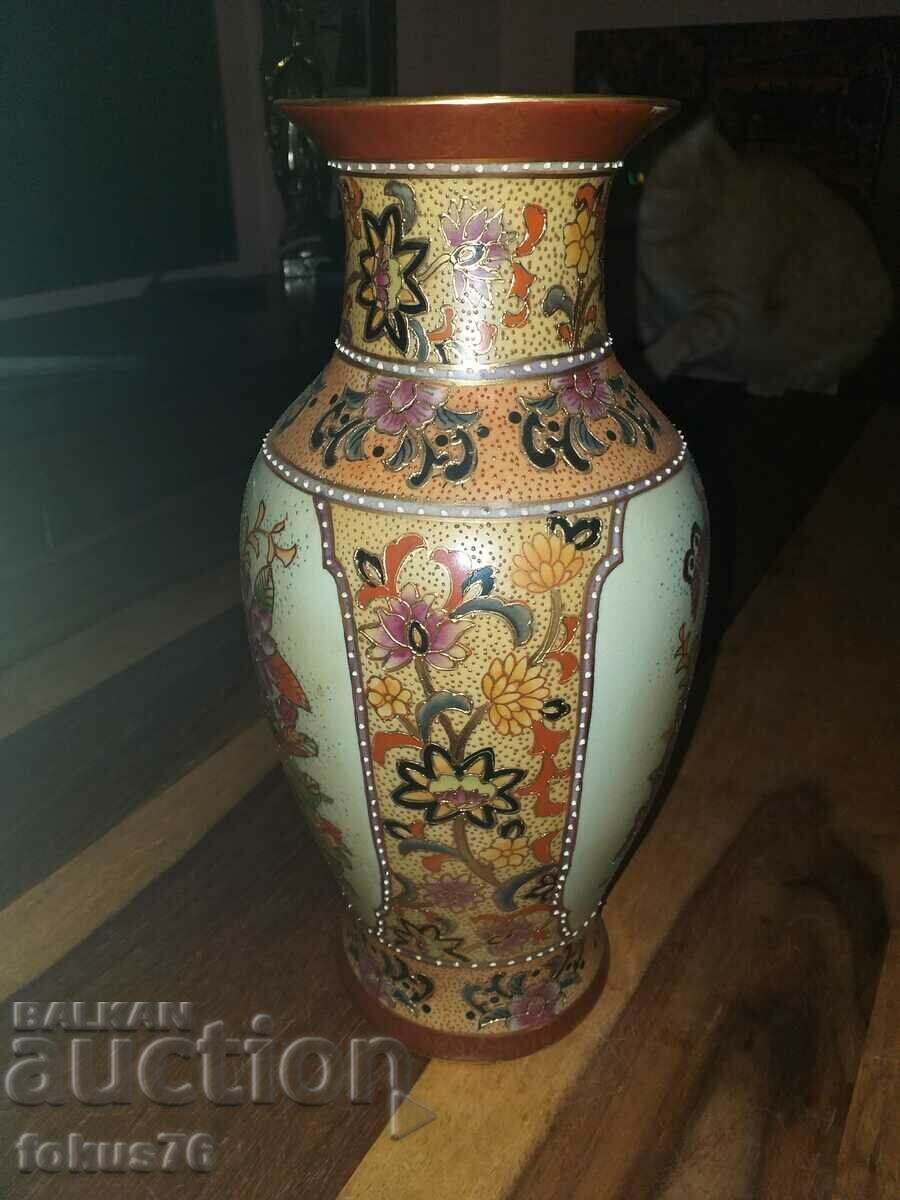 Satsuma Satsuma Old Chinese porcelain vase with price 390.00 BGN | € 199.40 Satsuma Satsuma Old Chinese porcelain vase with price 390.00 BGN | € 199.40