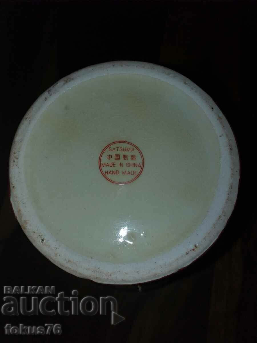 Delivery of Satsuma Satsuma Old Chinese porcelain vase Delivery of Satsuma Satsuma Old Chinese porcelain vase