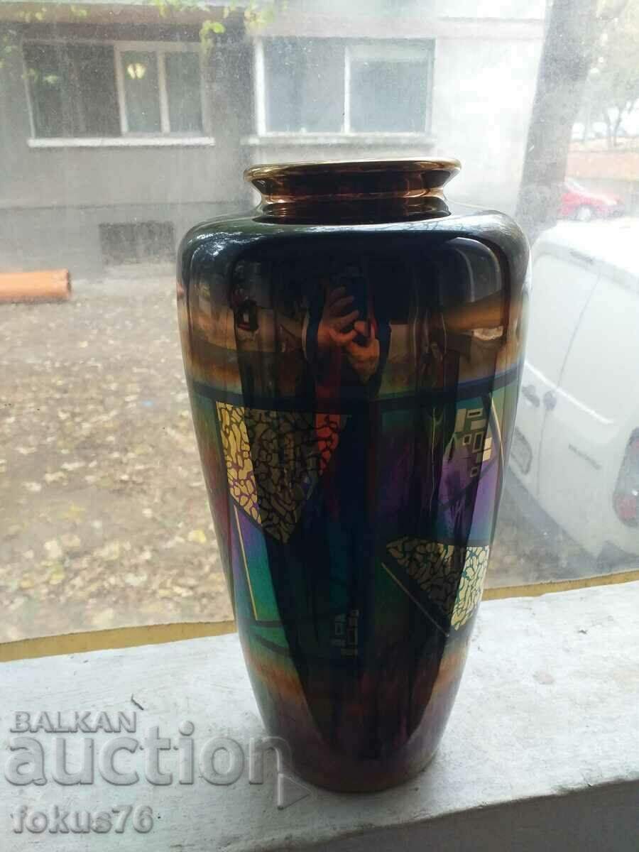 Auction A uniquely beautiful large Macedonian vase Auction A uniquely beautiful large Macedonian vase