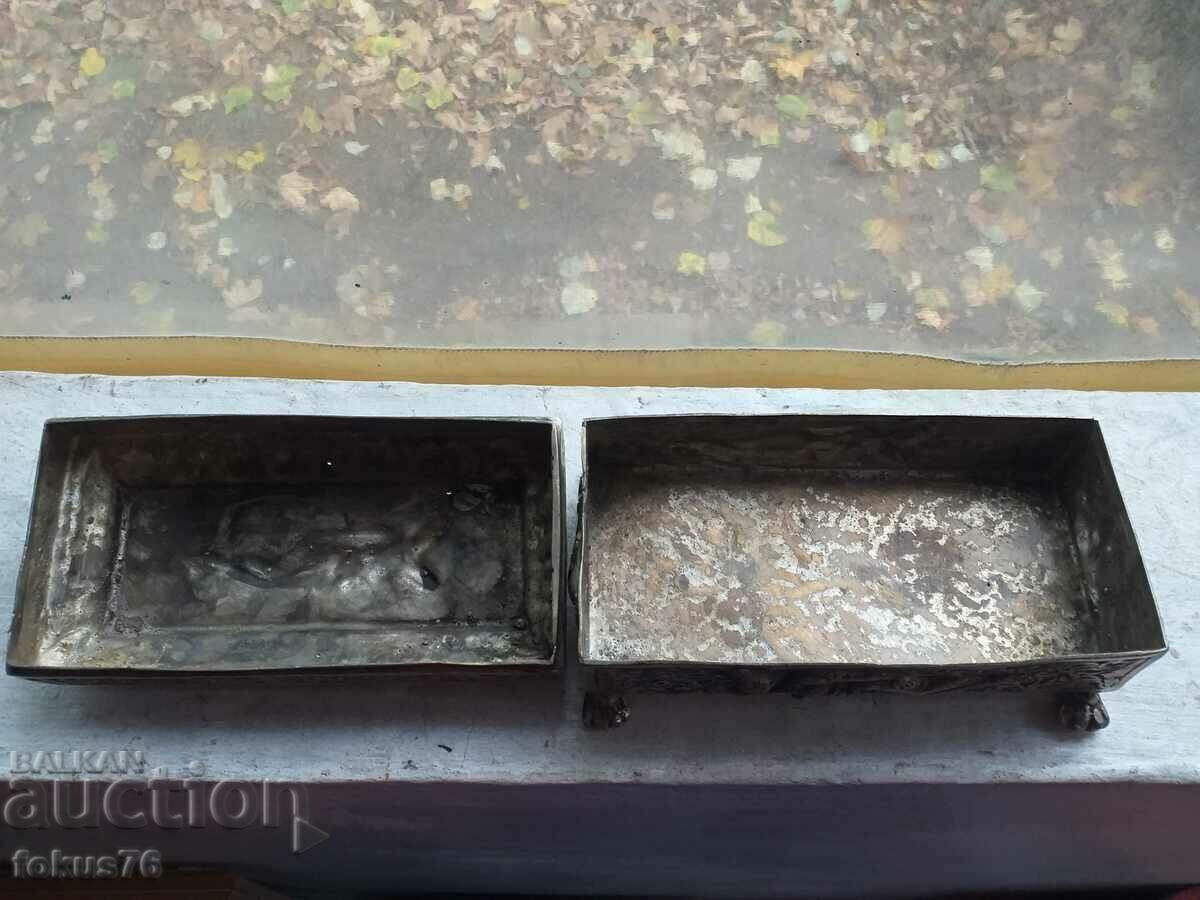 Δημοπρασία Παλιό μεγάλο μεταλλικό κουτί αντίκα Δημοπρασία Παλιό μεγάλο μεταλλικό κουτί αντίκα