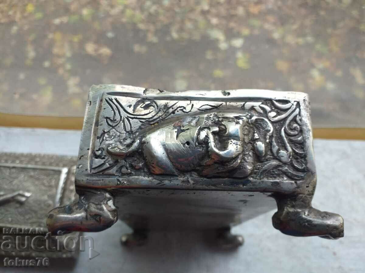 Παλιό μεγάλο μεταλλικό κουτί αντίκα - 5 Παλιό μεγάλο μεταλλικό κουτί αντίκα - 5