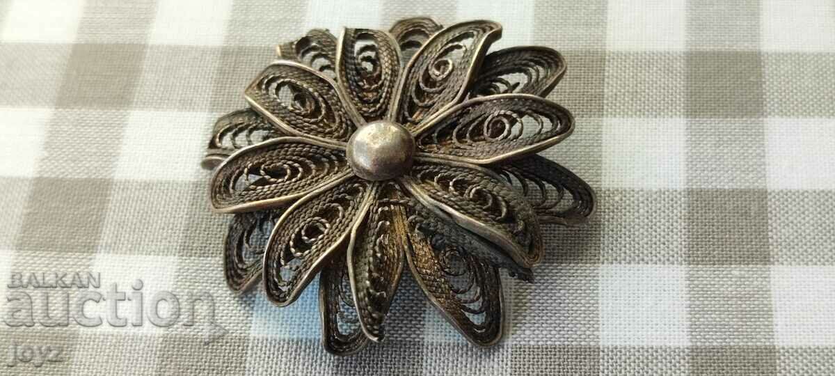 ANTIQUE SILVER (SAMPLE 900) FILIGREE BROOCH with price 37.99 BGN | € 19.42 ANTIQUE SILVER (SAMPLE 900) FILIGREE BROOCH with price 37.99 BGN | € 19.42