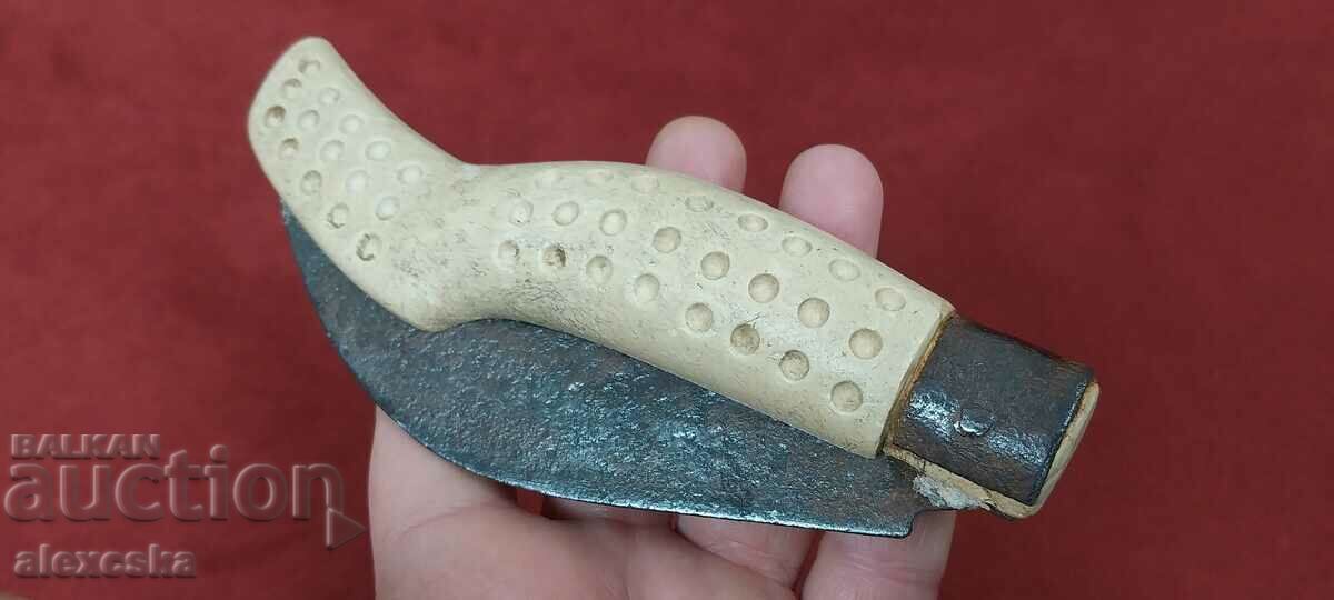 Delivery of Old gardening knife Delivery of Old gardening knife