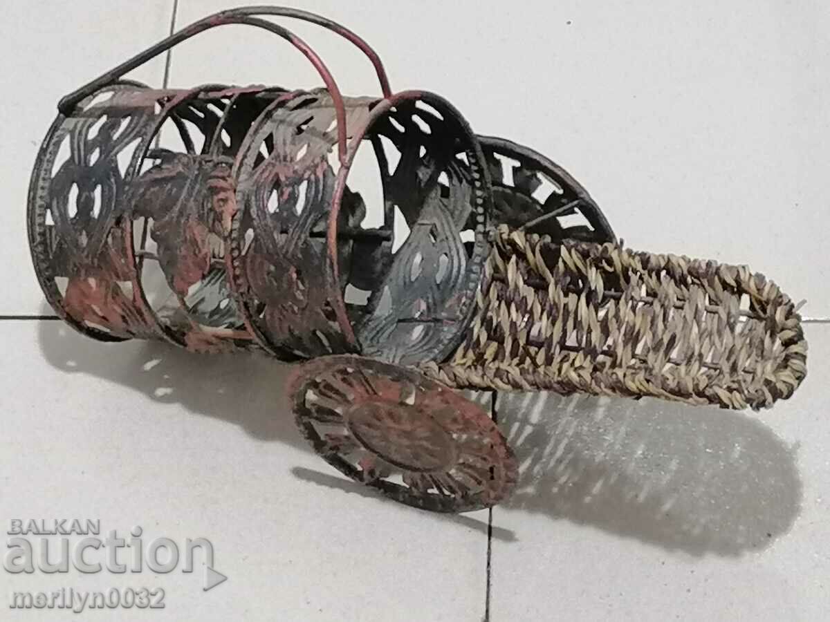 Suport metalic pentru sticla de vin whisky coniac cu preț 44.00 BGN | € 22.50 Suport metalic pentru sticla de vin whisky coniac cu preț 44.00 BGN | € 22.50