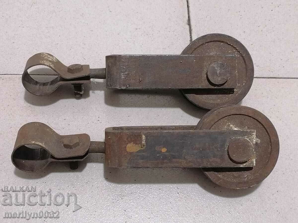 Delivery of Old roll 2 pieces polyspast wrought iron Delivery of Old roll 2 pieces polyspast wrought iron