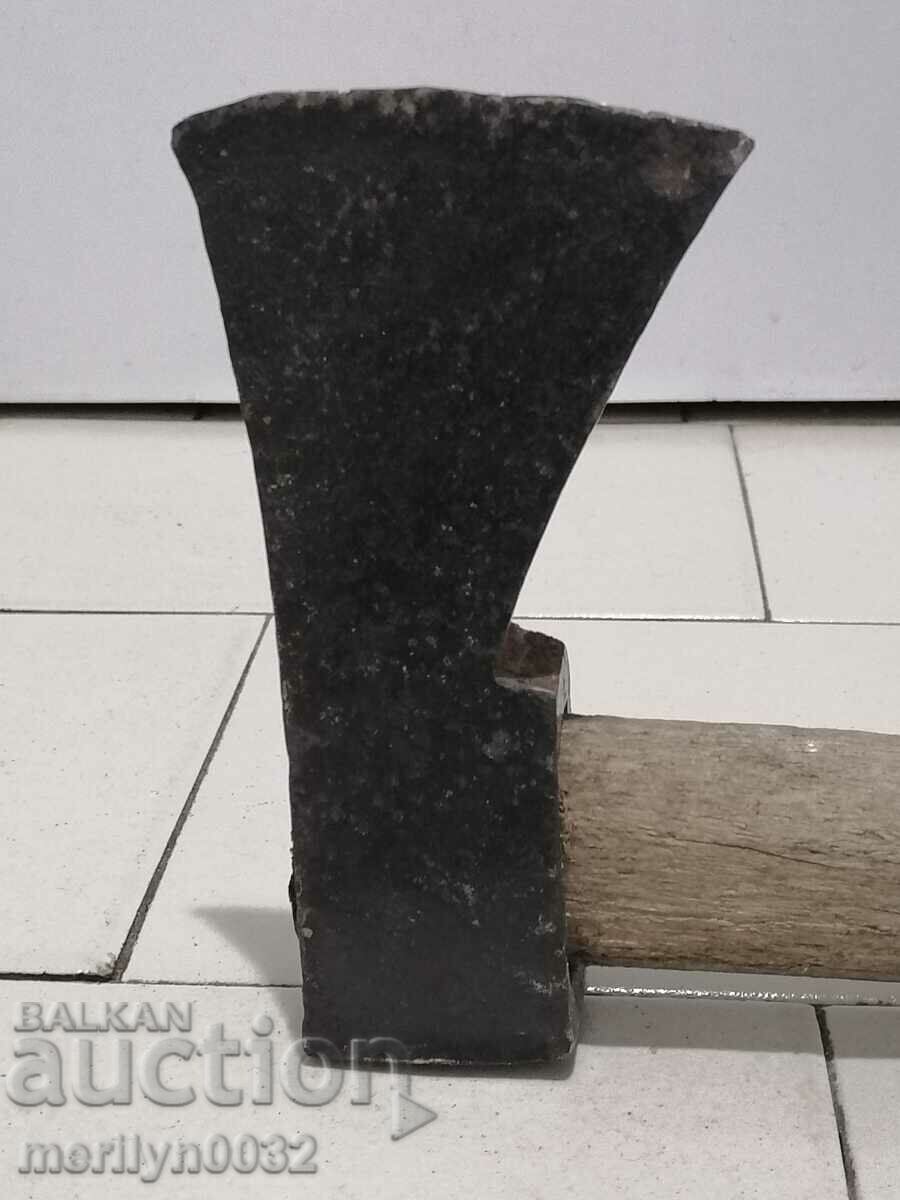 Delivery of Old ax ax saber hatchet sap Delivery of Old ax ax saber hatchet sap