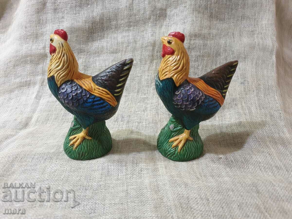 Auction A pair of figurines - porcelain, majolica, biscuit Auction A pair of figurines - porcelain, majolica, biscuit