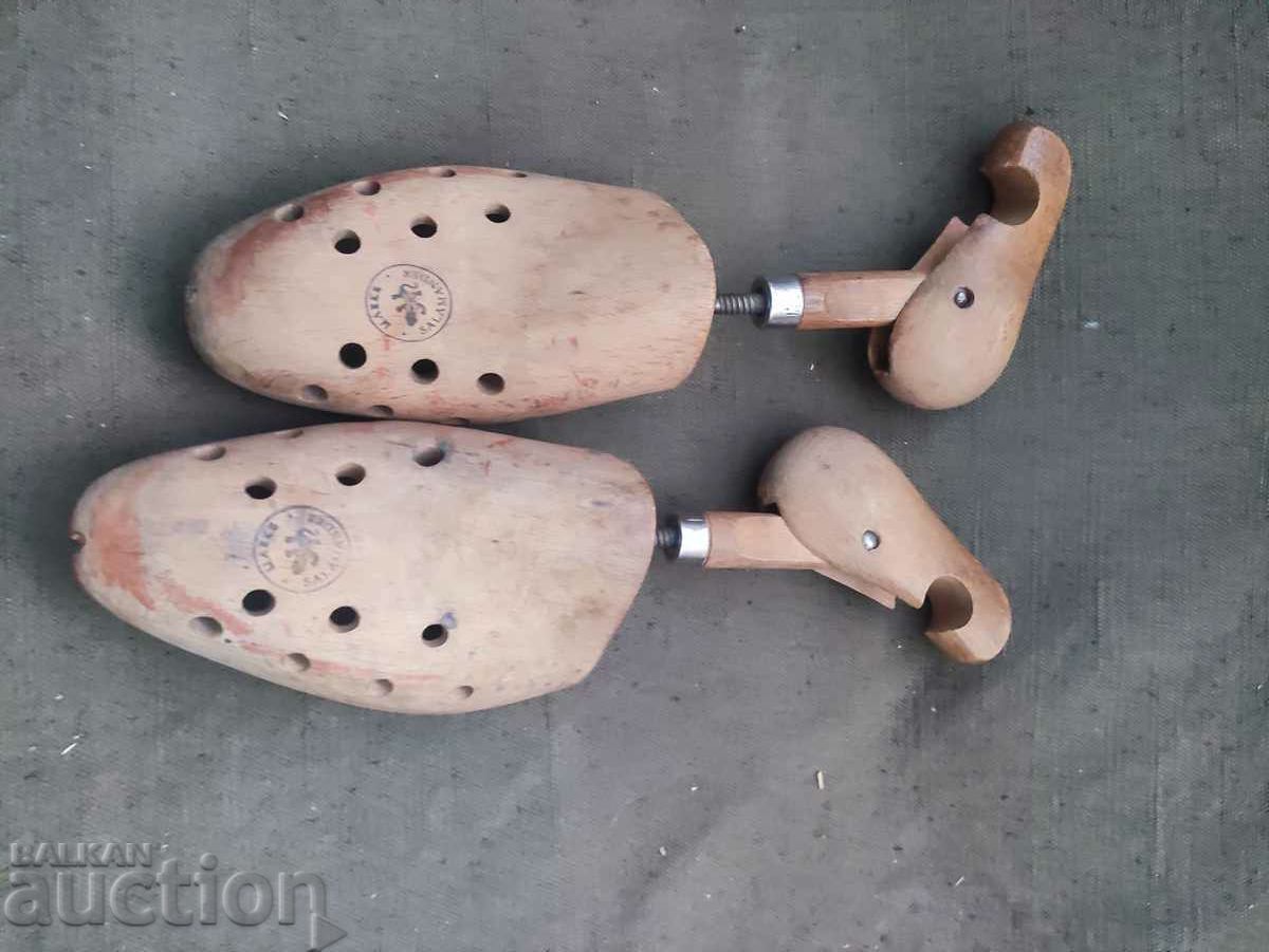 Delivery of Salamander wooden shoelaces Delivery of Salamander wooden shoelaces