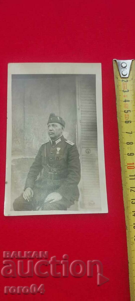 KRUM GEROV - AVOCAT MILITAR cu preț 18.00 BGN | € 9.20 KRUM GEROV - AVOCAT MILITAR cu preț 18.00 BGN | € 9.20