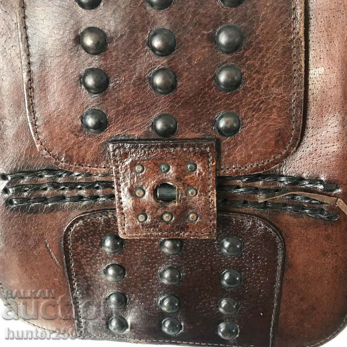 Handbag-leather, retro, 26/22/7 cm with price 39.95 BGN | € 20.43 Handbag-leather, retro, 26/22/7 cm with price 39.95 BGN | € 20.43