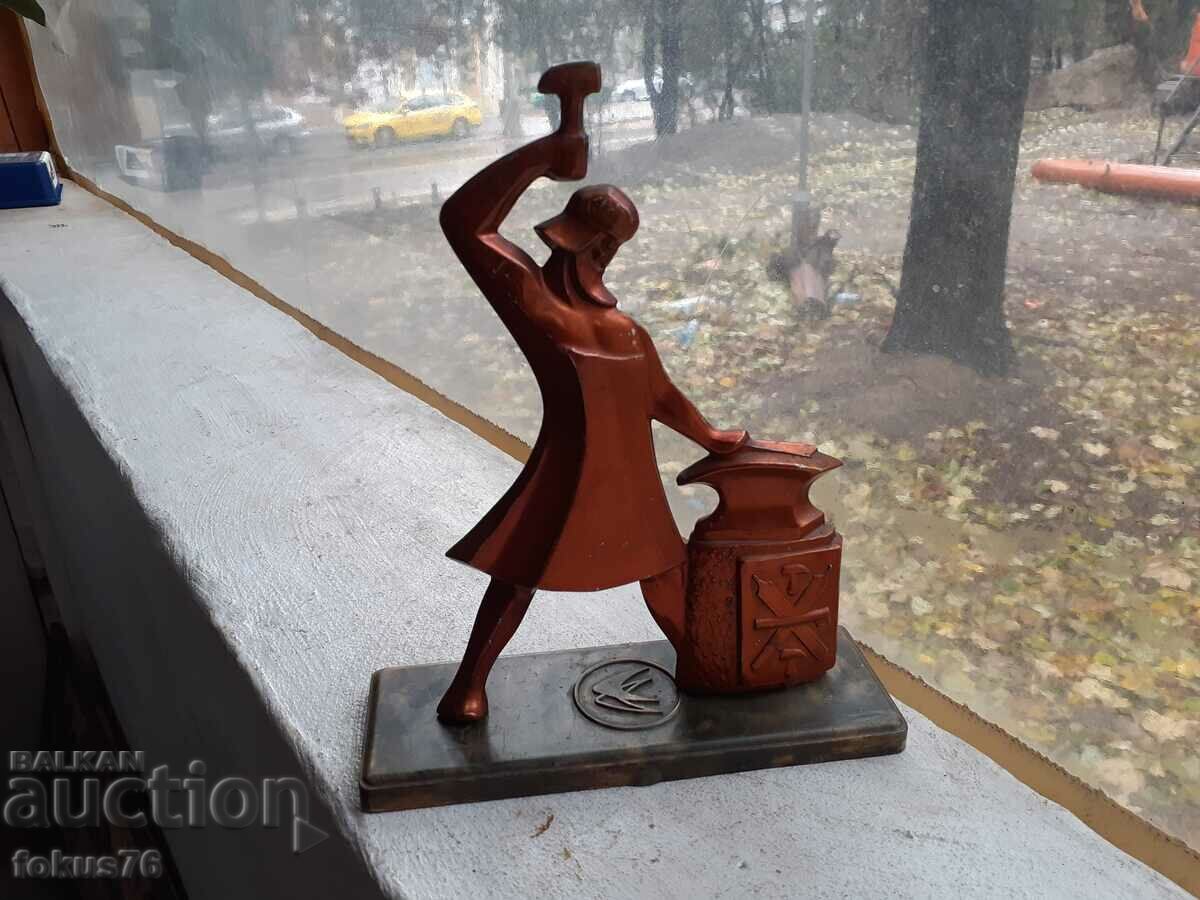 Auction Old Russian Soviet statuette figure - Tula Auction Old Russian Soviet statuette figure - Tula