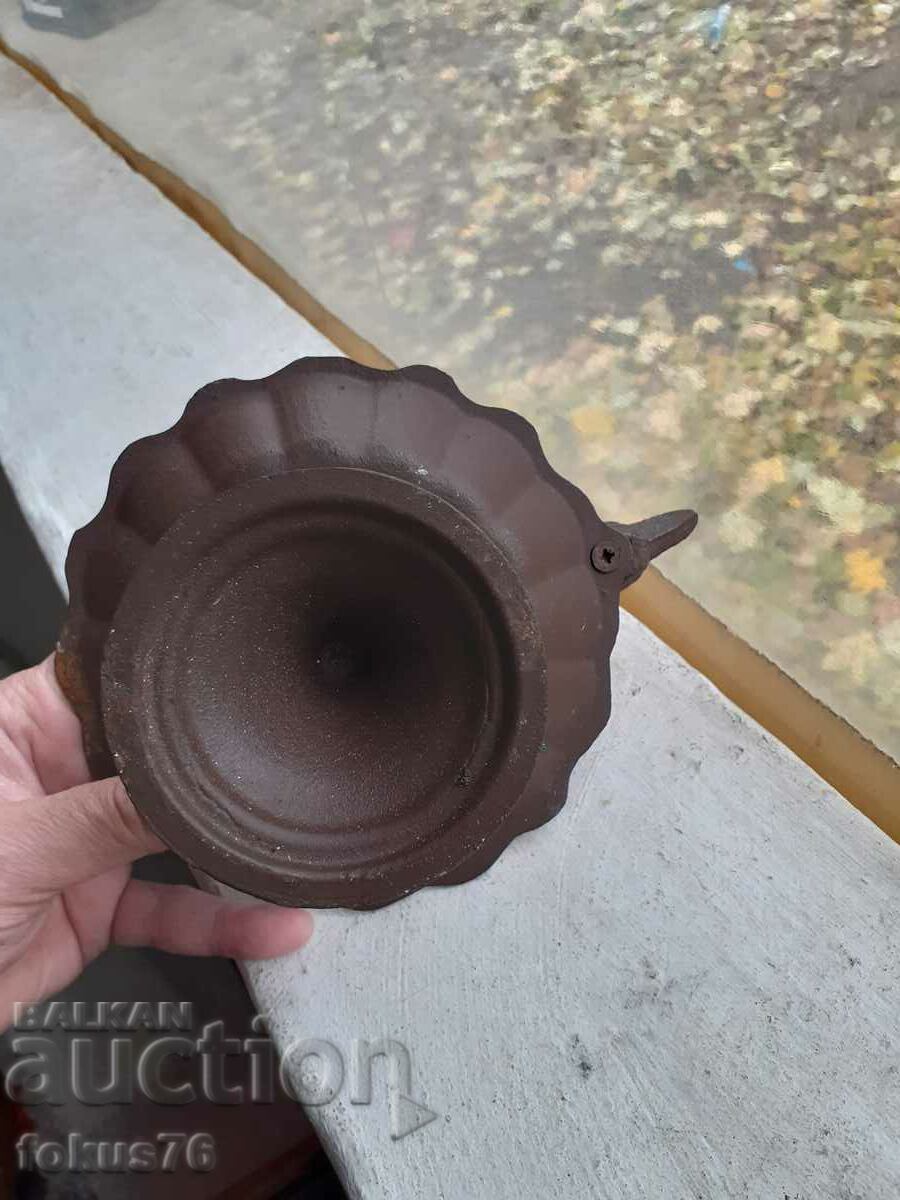 Old small cast iron candle holder with a chick - 5 Old small cast iron candle holder with a chick - 5