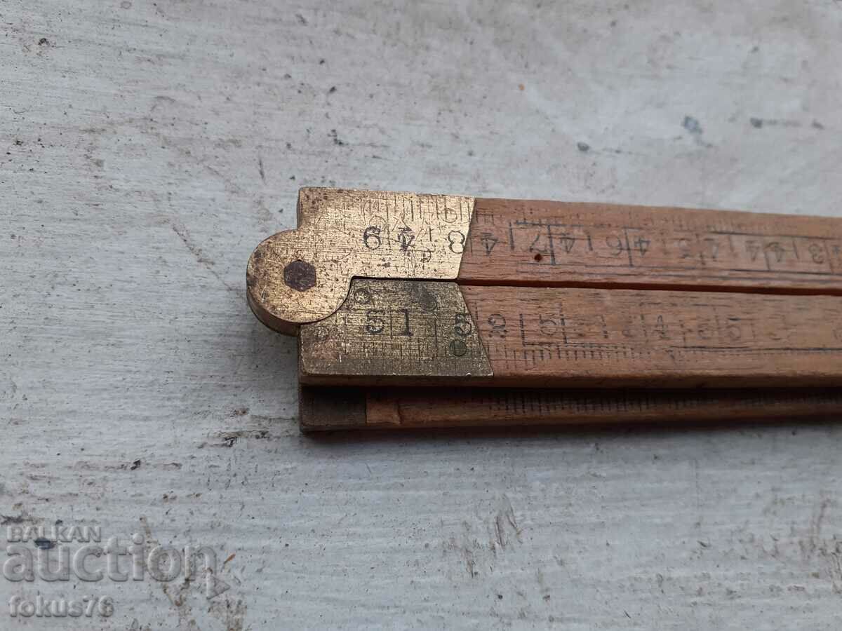 Стар антикварен дървен метър с бронзови панти с цена 70.00 лв. | € 35.79 Стар антикварен дървен метър с бронзови панти с цена 70.00 лв. | € 35.79